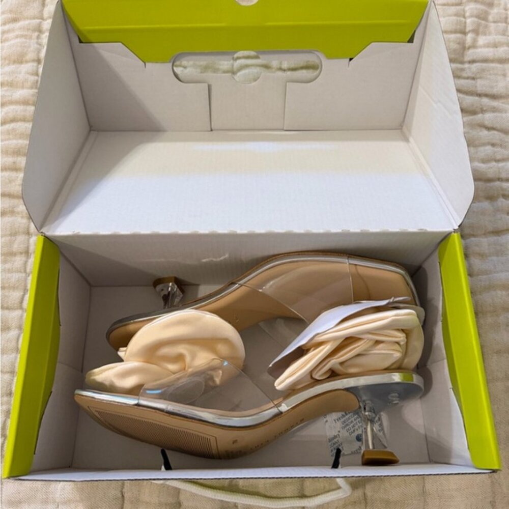 🌸 Gianni Bini Alana Clear Rosette Kitten Heel Sandals Size 7 - Picture 8 of 9